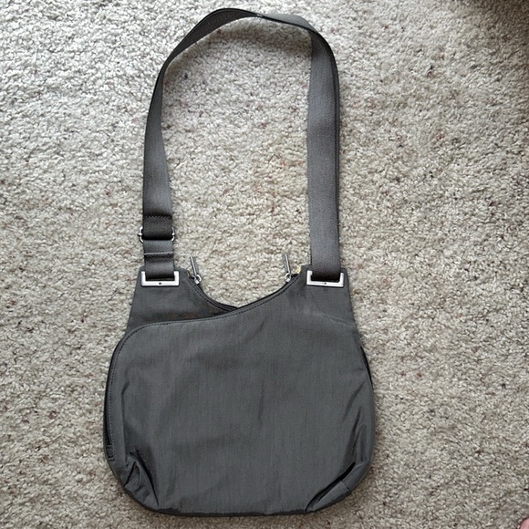 Baggallini Hailey Charcoal Crossover Bag - Picture 3 of 10